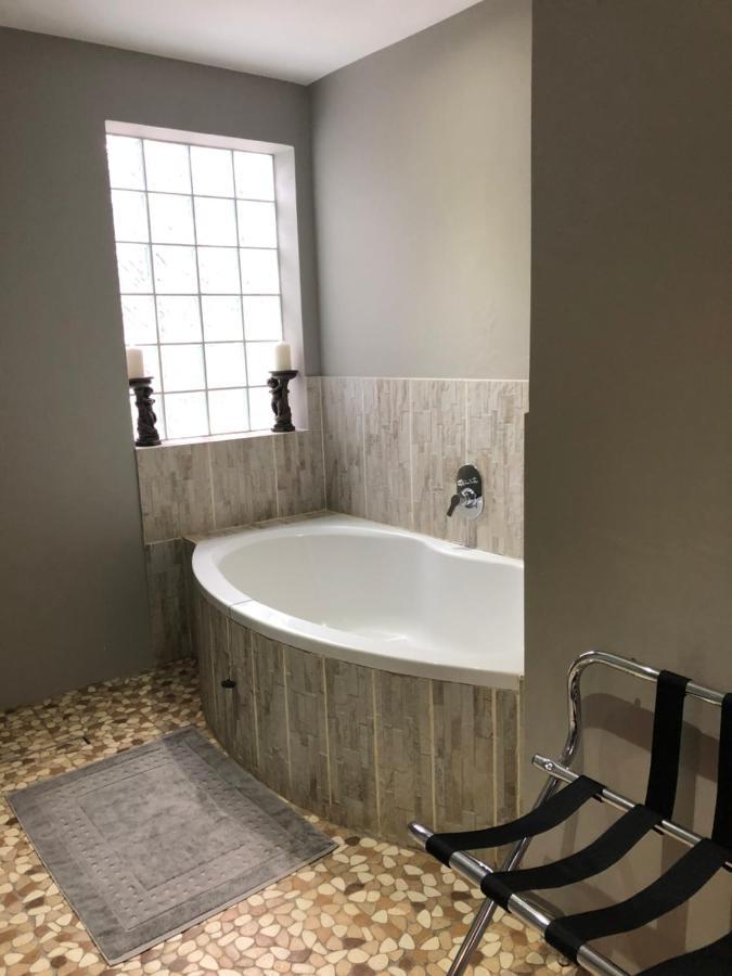 Rueby'S Guesthouse Dullstroom Esterno foto