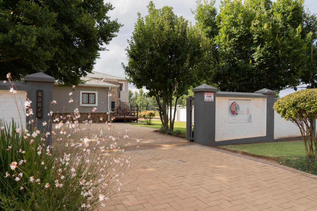 Rueby'S Guesthouse Dullstroom Esterno foto