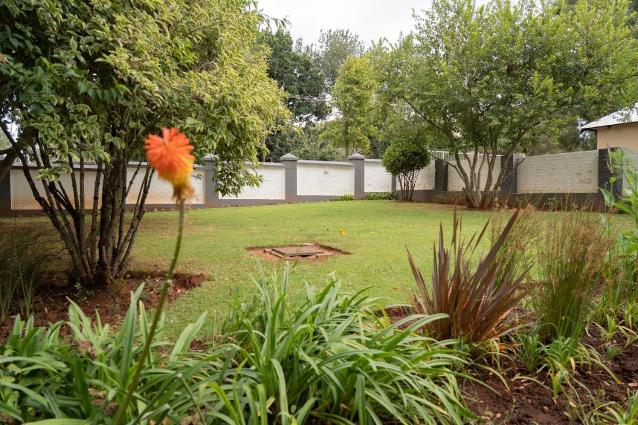 Rueby'S Guesthouse Dullstroom Esterno foto