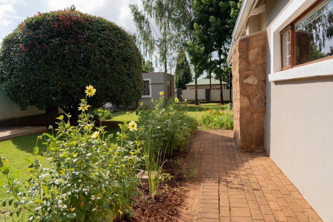 Rueby'S Guesthouse Dullstroom Esterno foto