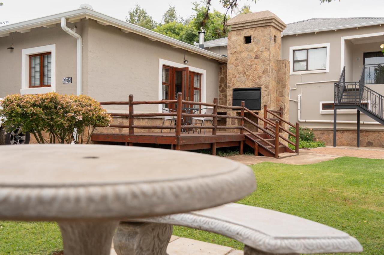 Rueby'S Guesthouse Dullstroom Esterno foto