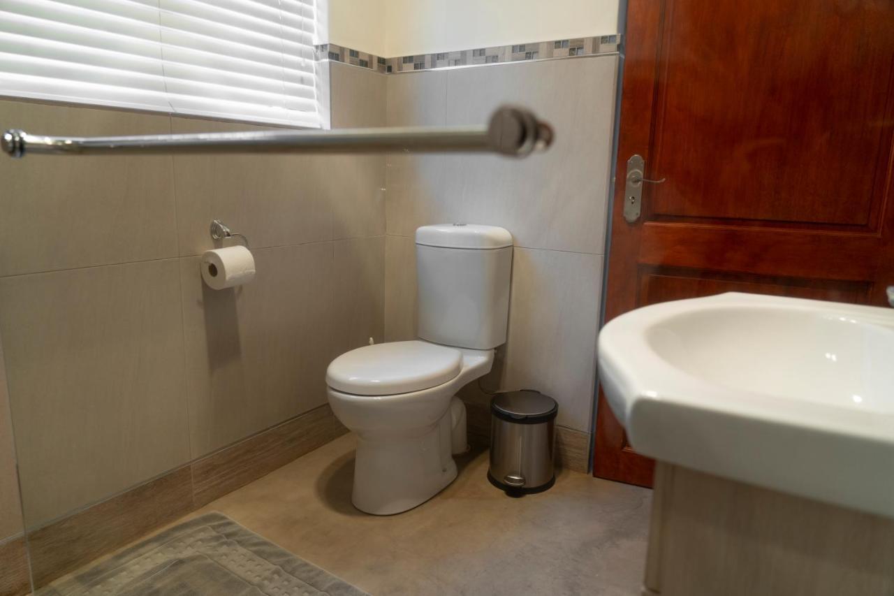Rueby'S Guesthouse Dullstroom Esterno foto
