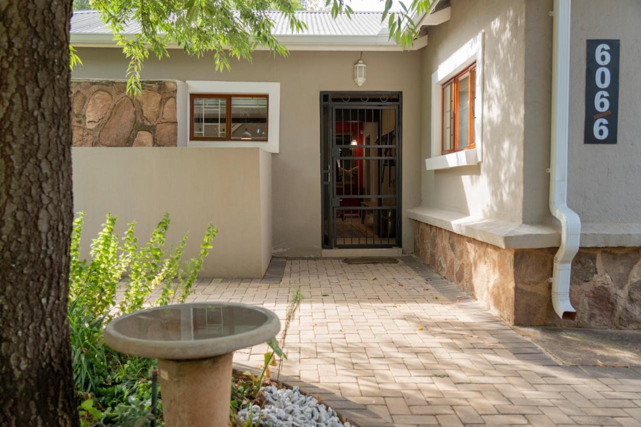 Rueby'S Guesthouse Dullstroom Esterno foto