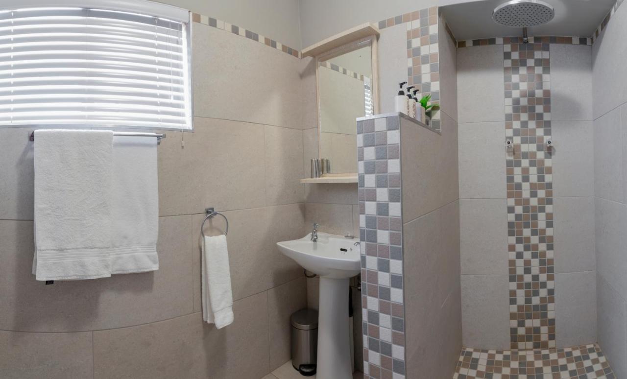 Rueby'S Guesthouse Dullstroom Esterno foto